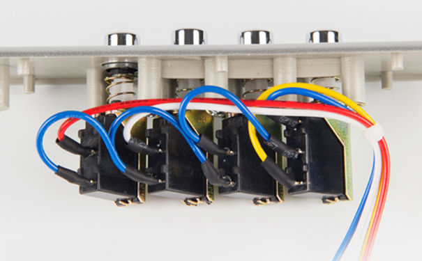 琴鍵開(kāi)關(guān)背面接線圖.jpg 琴鍵開(kāi)關(guān)背面接線圖.jpg